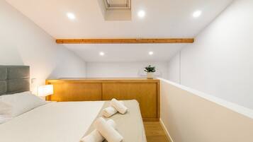 Bureau, fer et planche Ă  repasser, accĂšs Internet, draps fournis