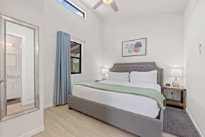1 habitación, tabla de planchar con plancha, wifi gratis y ropa de cama