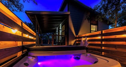 Verbena Waterfront with Hot Tub