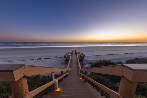 Oceanfront 3BR,Game Room, Crescent Beach Retreat!