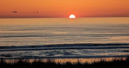 Oceanfront 3BR,Game Room, Crescent Beach Retreat!