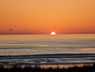 Oceanfront 3BR,Game Room, Crescent Beach Retreat!