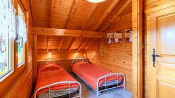 2 bedrooms, iron/ironing board, free WiFi