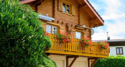 “Our Chalet” with Mountain View, Private Terrace and Wi-Fi