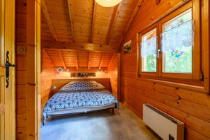 2 bedrooms, iron/ironing board, free WiFi