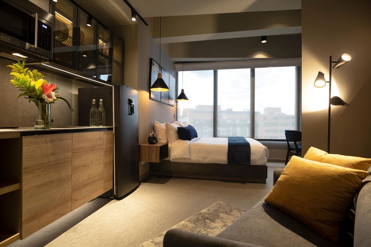 In-room safe, cribs (surcharge), WiFi (free), bed sheets