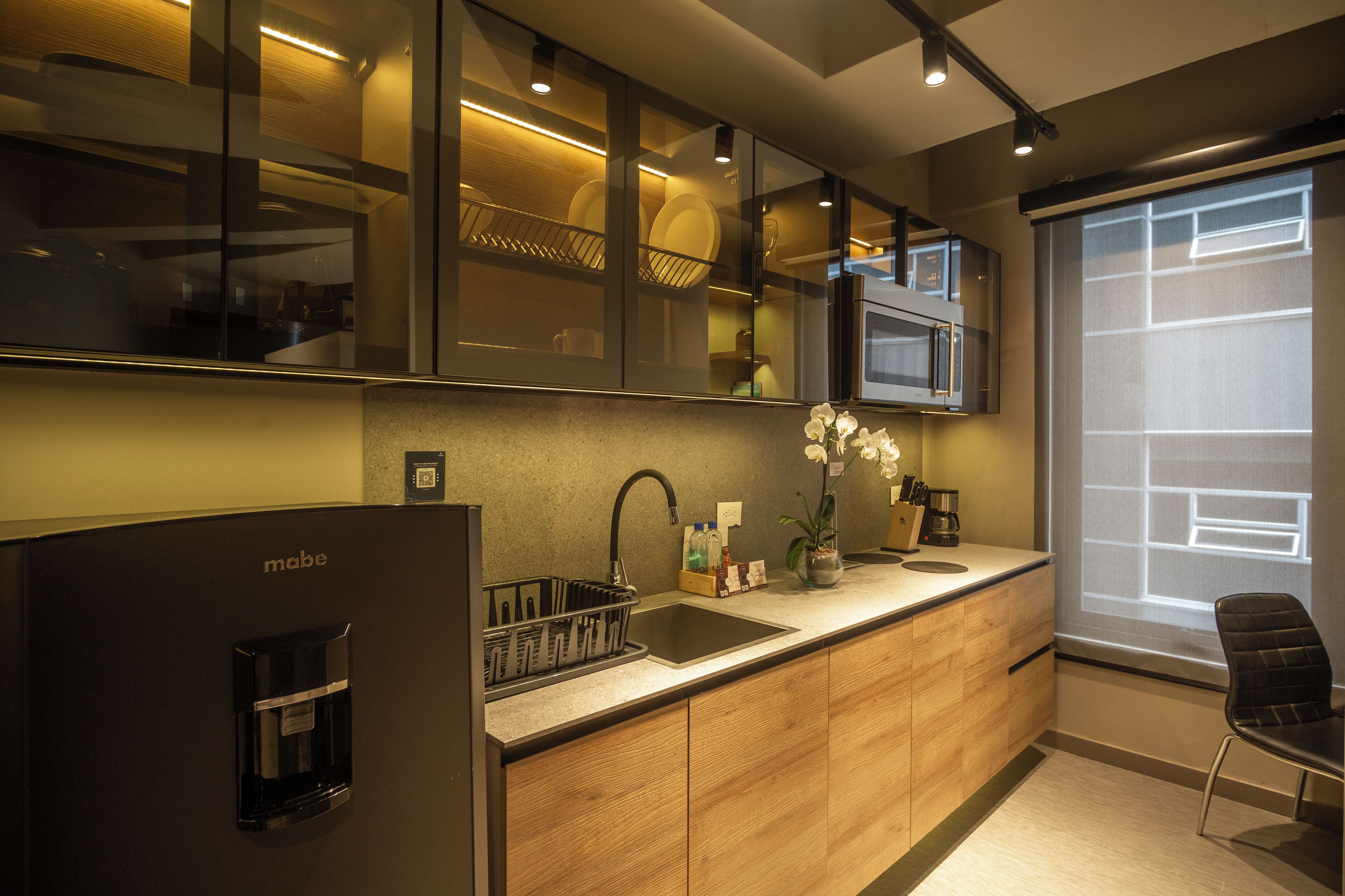 Apartment (A2) | Private kitchen | Mini-fridge, microwave, blender, cookware/dishes/utensils