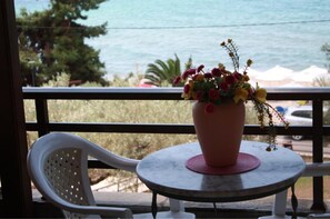 Triple Room Sea View with Balcony | 책상, 암막 커튼, 방음 설비, 무료 WiFi