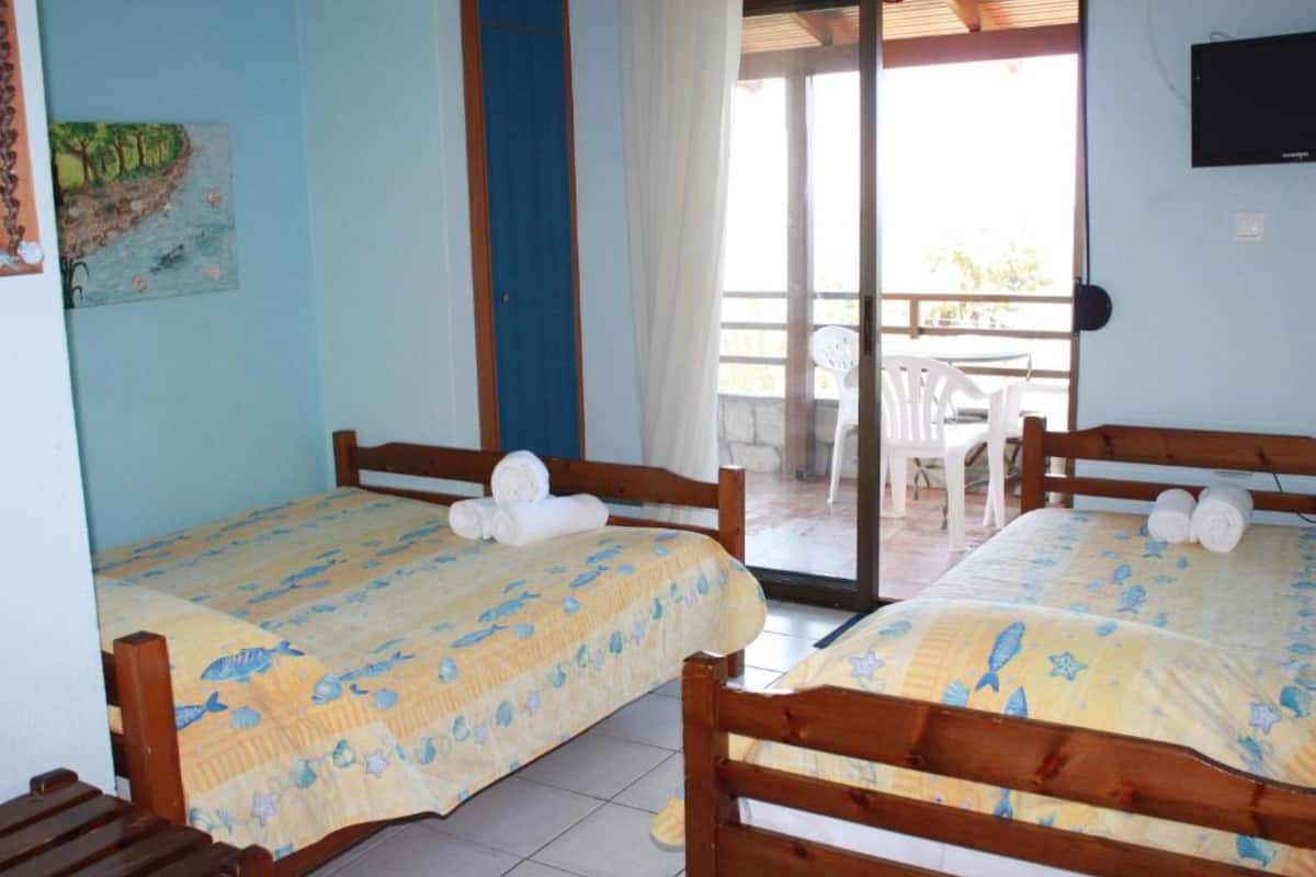 Triple Room Sea View with Balcony | 書桌、遮光布/窗簾、隔音、免費無線上網