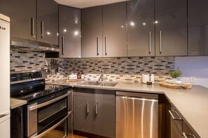 Fridge, oven, stovetop, dishwasher - Quiet Creekside 1BR:Sleeps 4 Comfortably,Patio+BBQ,FREE Parking, Near Trail,Lakes & Parks! (Whistler)