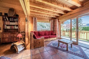 TV, fireplace, DVD player, stereo