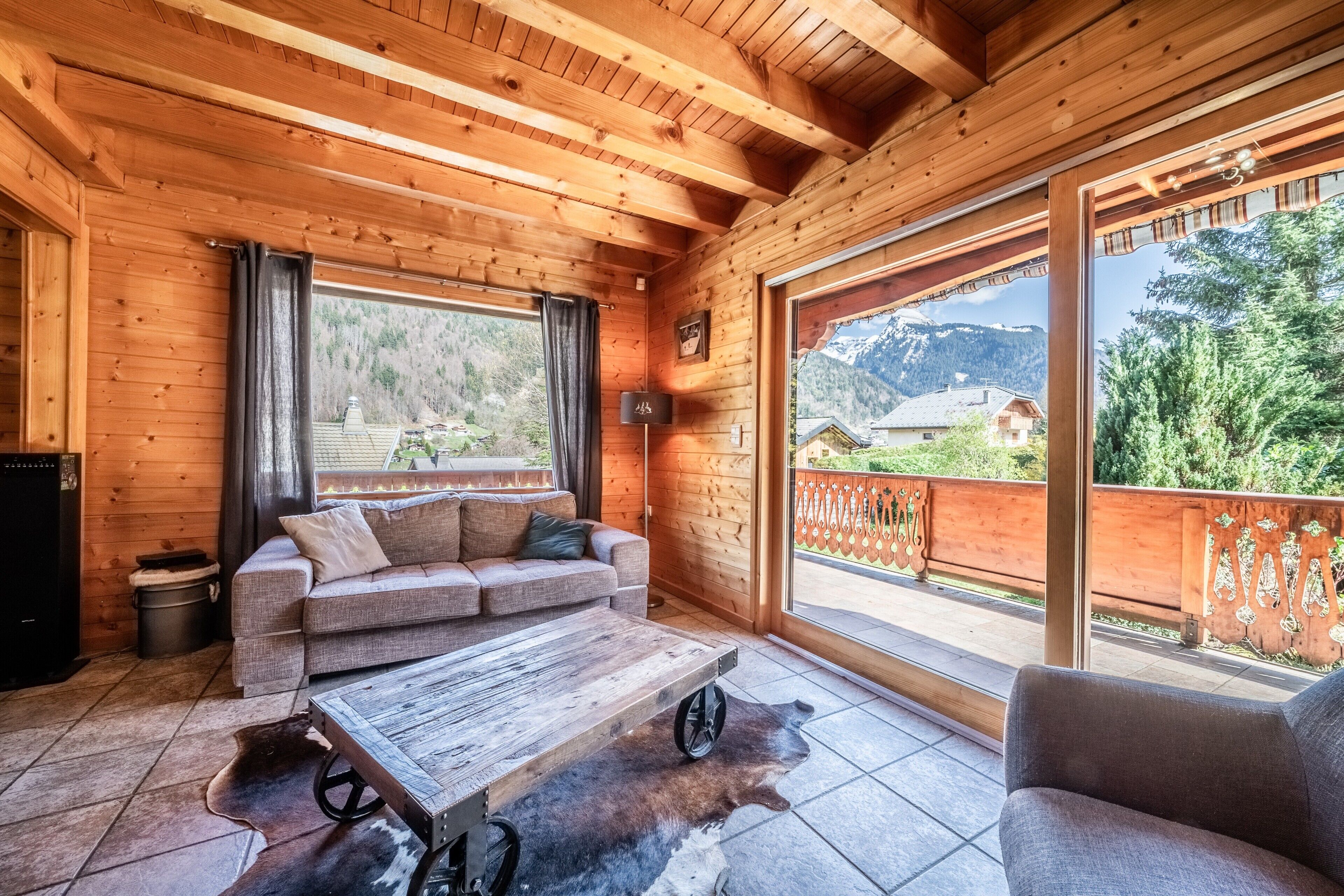 Tv, eldstad och dvd-spelare