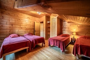 3 bedrooms, iron/ironing board, free WiFi, bed sheets