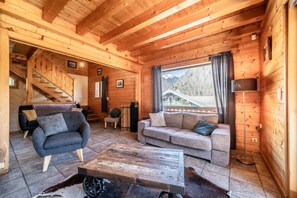 TV, fireplace, DVD player
