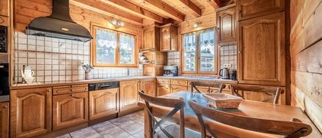 ثلاجة، ميكروويف، فرن، موقد طهي مسطح