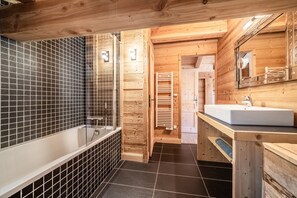 Dusch, hårtork och handdukar