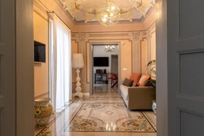 TV - Palazzo Guajana- APARTAMENTO "B" (Trapani)