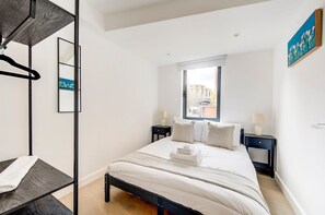 2 bedrooms, iron/ironing board, Internet, bed sheets - GuestReady - Modern Luxury near Tower Bridge (London)
