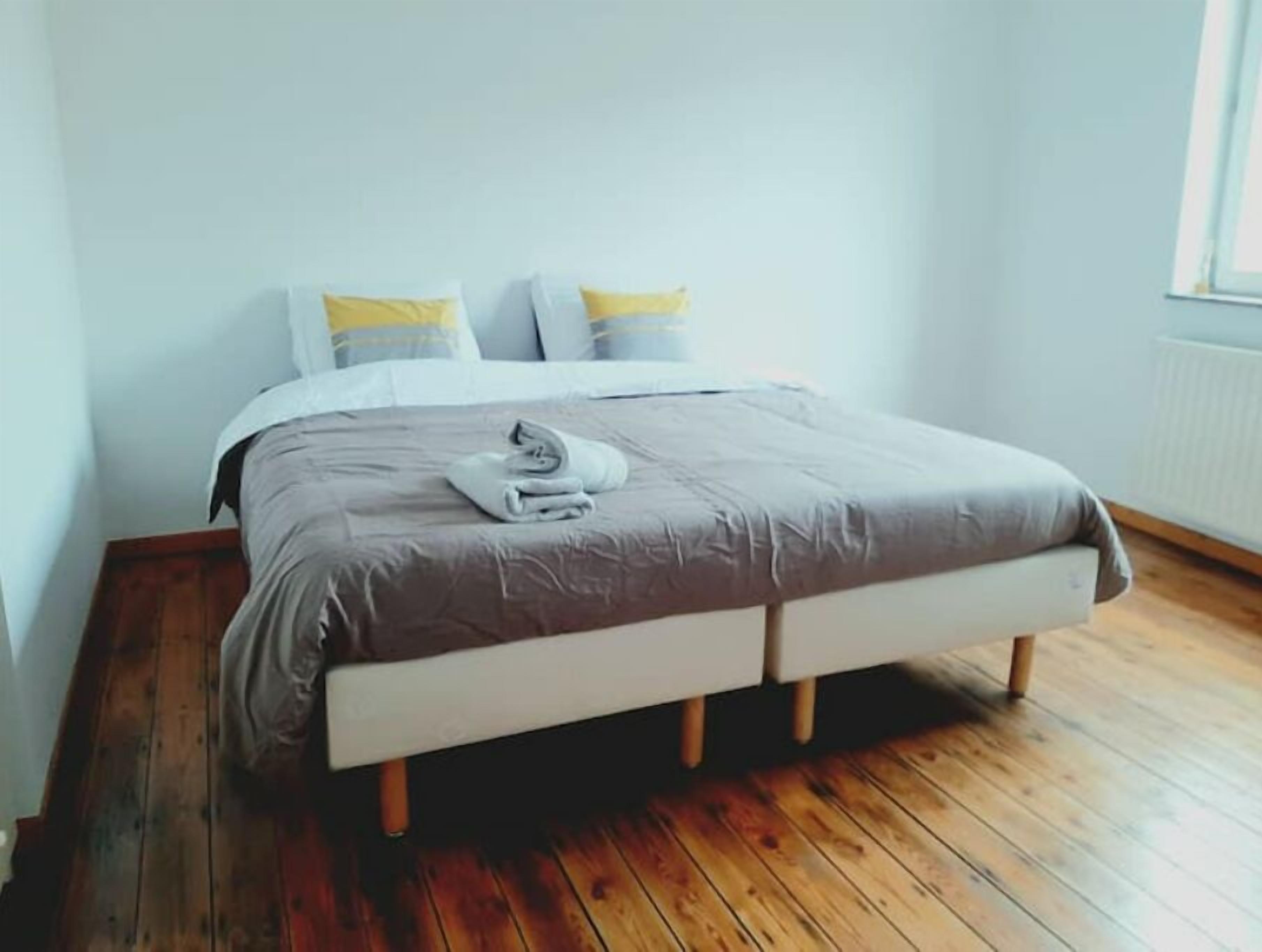 4 bedrooms, WiFi, bed sheets