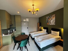 Studio Suite | Blackout drapes, iron/ironing board, free WiFi, bed sheets