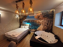 Romantic Studio Suite | 1 bedroom, blackout drapes, iron/ironing board, free WiFi