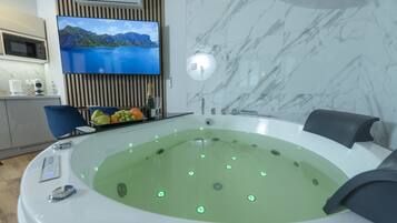 Suite estudio exclusiva, hidromasaje | Tina de hidromasaje