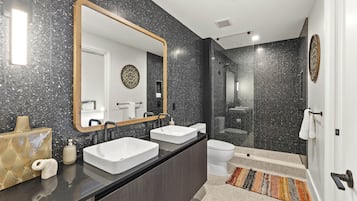 Luxury Condo, 1 King Bed with Sofa bed, Balcony, City View | Bathroom | Shower, free toiletries, hair dryer, towels