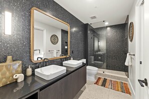 Bathroom - Luxe Rainey St High Rise | Heated Pool | Gym | ATX (Austin)