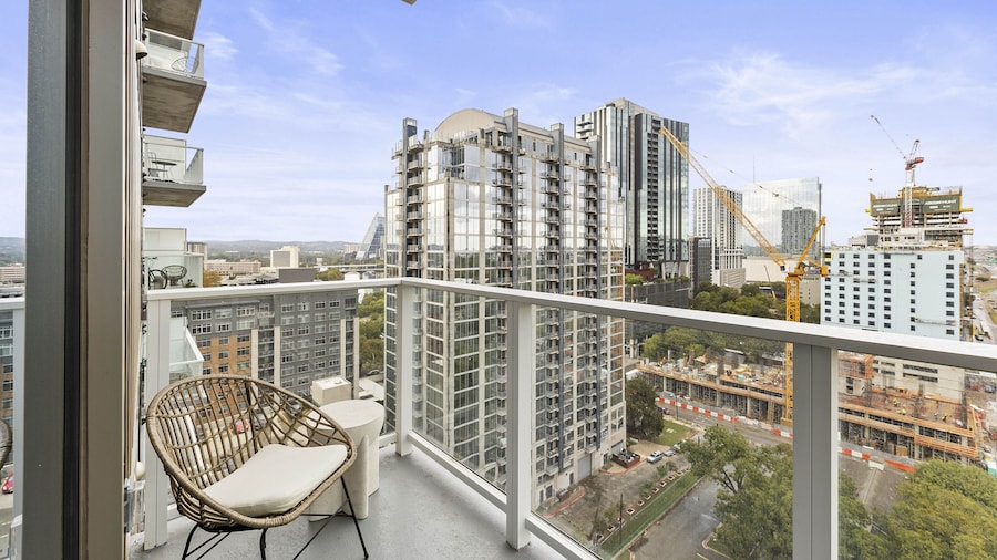 Luxe Rainey St High Rise | Heated Pool | Gym | ATX