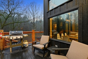Outdoor dining - 2 Cabins in 1 • Sauna, Games & Hoops (Broken Bow)
