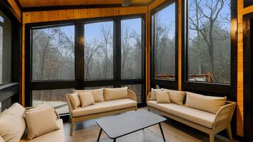 Smart TV y chimenea