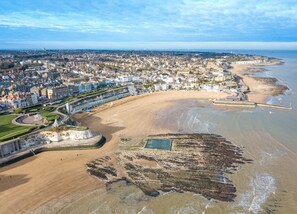 Beach nearby - Large three bedroom Apartment w/ Garden near Beach (Broadstairs)