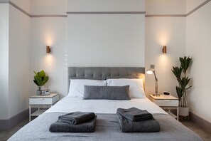 3 Schlafzimmer, Schreibtisch, Bügeleisen/Bügelbrett, Reisekinderbett