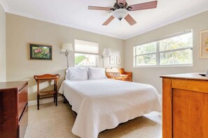 3 室のベッドルーム、デスク、アイロン / アイロン台、WiFi (無料)