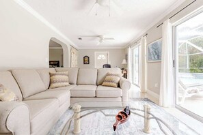 Smart TV, fireplace, offices - Hibiscus Hideaway: Private Pool, Bikes & Beach Fun (Satellite Beach)