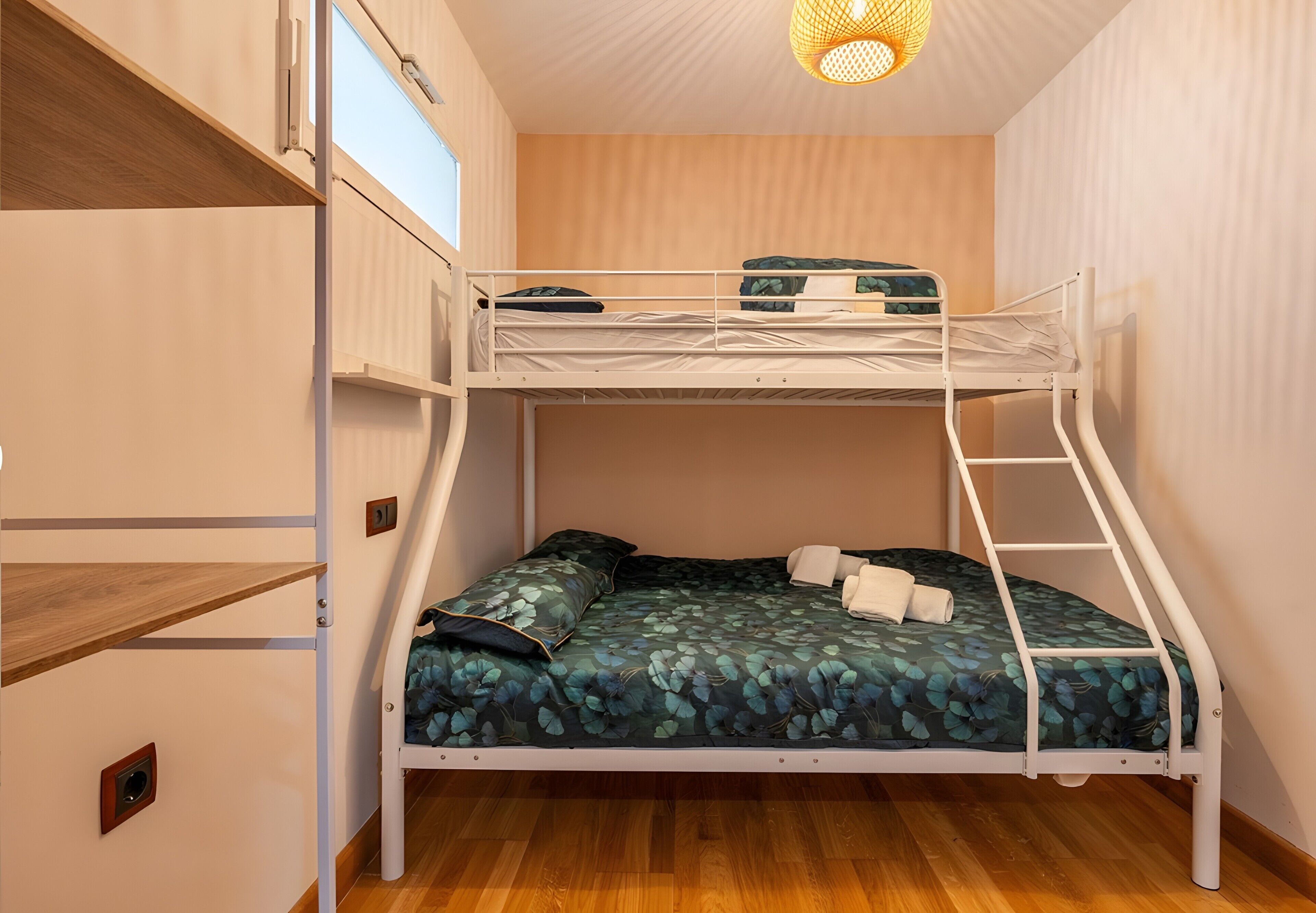 3 chambres, fer et planche à repasser, accès au Wi-Fi (inclus)