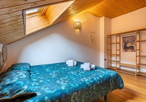1 habitación, tabla de planchar con plancha, wifi gratis y ropa de cama 
