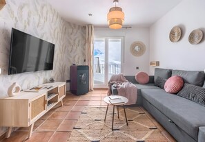 Televisión y chimenea 