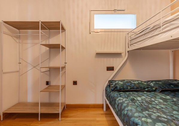 3 chambres, fer et planche à repasser, Wi-Fi gratuit, draps fournis