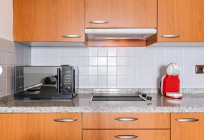 Fridge, microwave, stovetop, dishwasher