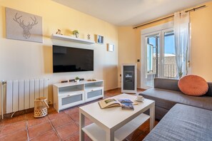 TV - Superior Apartment 31 C with Mountain Views, Private Terrace, and Wi-Fi (Sierra Nevada)