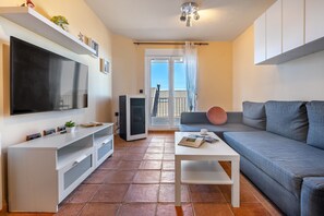 TV - Superior Apartment 31 C with Mountain Views, Private Terrace, and Wi-Fi (Sierra Nevada)