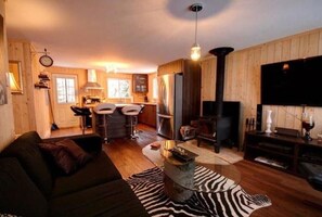 Smart TV, fireplace