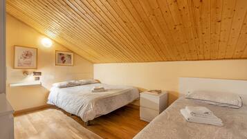 3 bedrooms, iron/ironing board, free WiFi, bed sheets