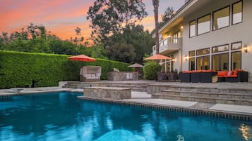 Outdoor pool, pool umbrellas, sun loungers