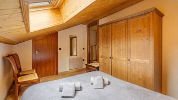 3 slaapkamers, een strijkplank/strijkijzer, gratis wifi, beddengoed