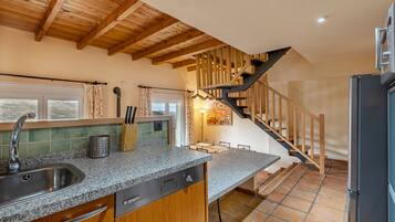 Kühlschrank, Mikrowelle, Herdplatte, Geschirrspüler