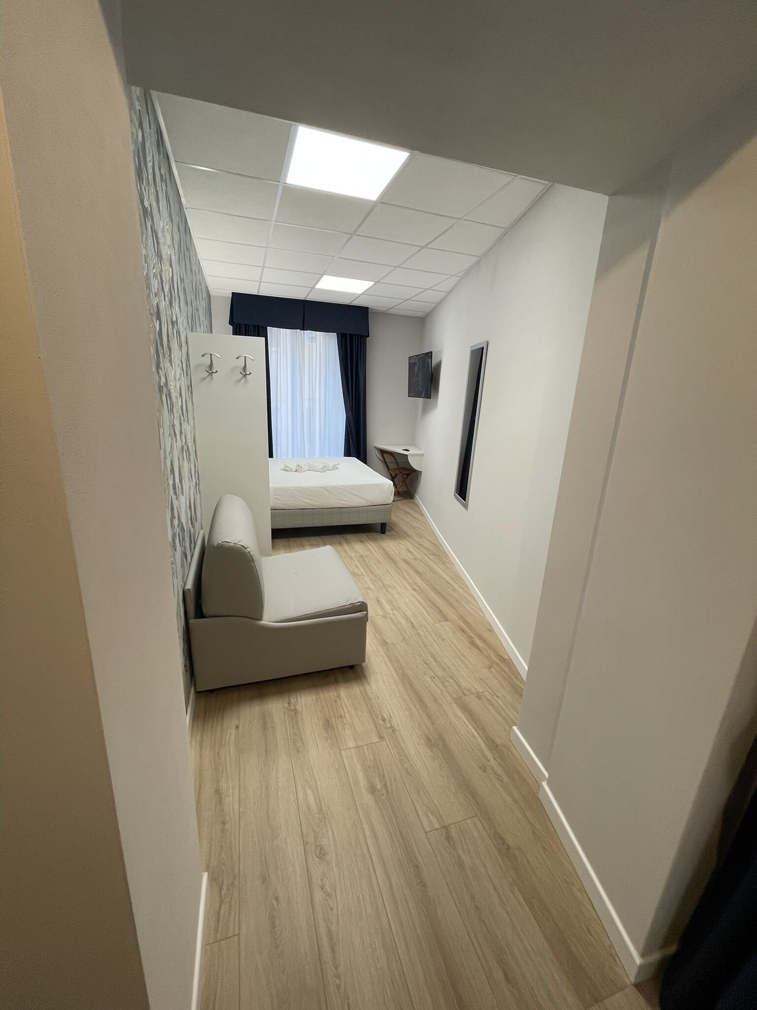 Large Double Room | Bộ đồ giường cao cấp, nệm có lớp đệm bông, két bảo mật tại phòng 