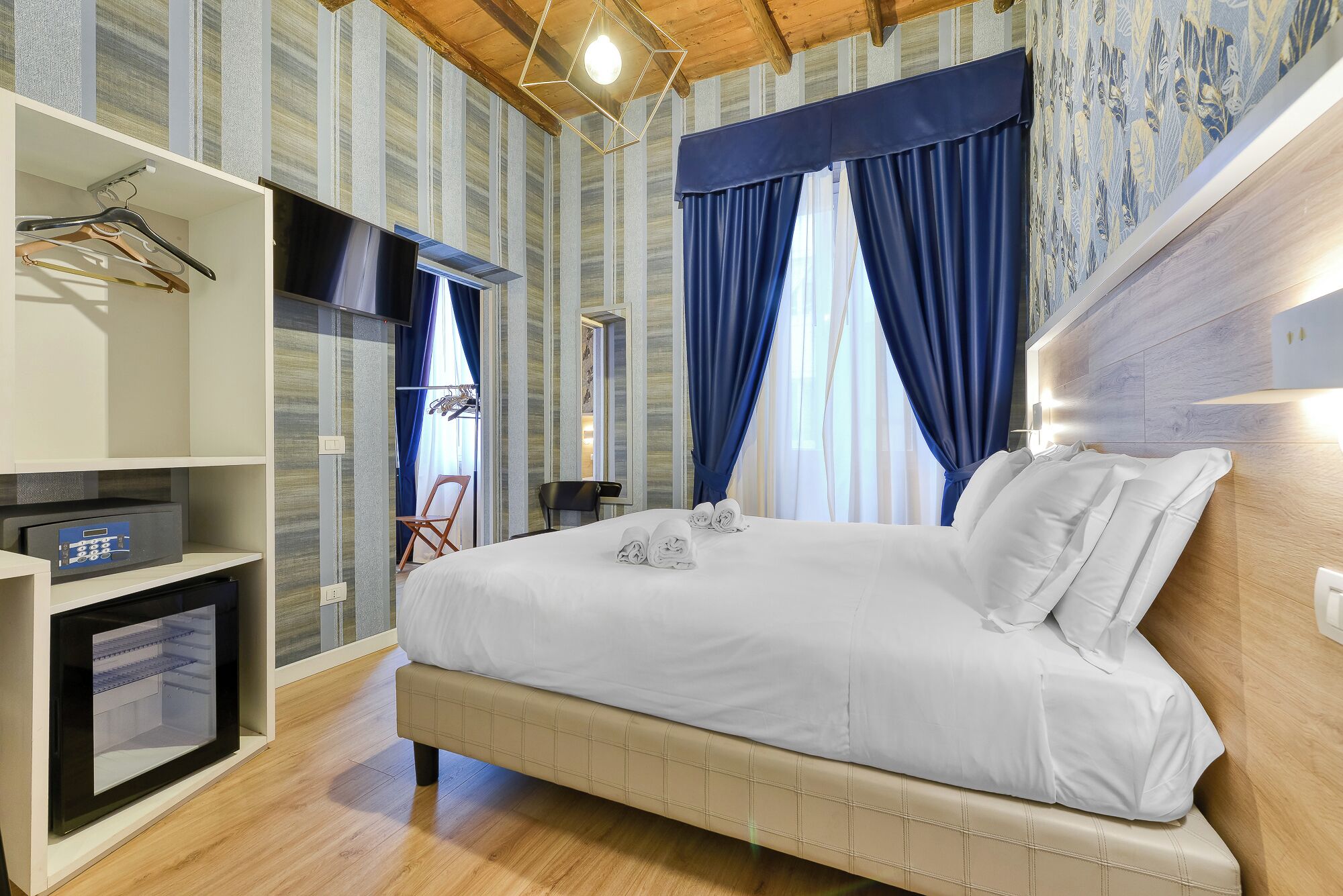 Deluxe Family Room, 2 Bedrooms | Biancheria da letto di alta qualità, materassi a doppio strato