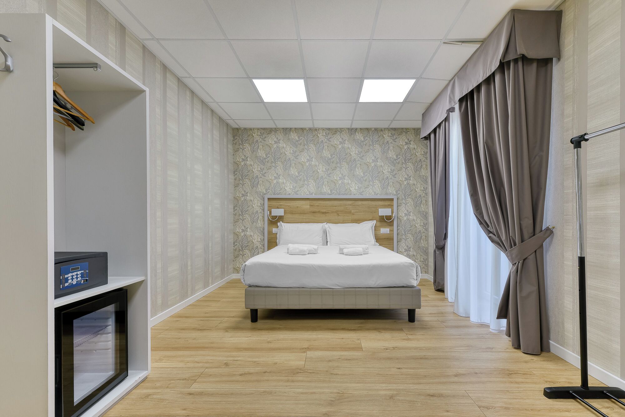 Queen Room | Biancheria da letto di alta qualità, materassi a doppio strato